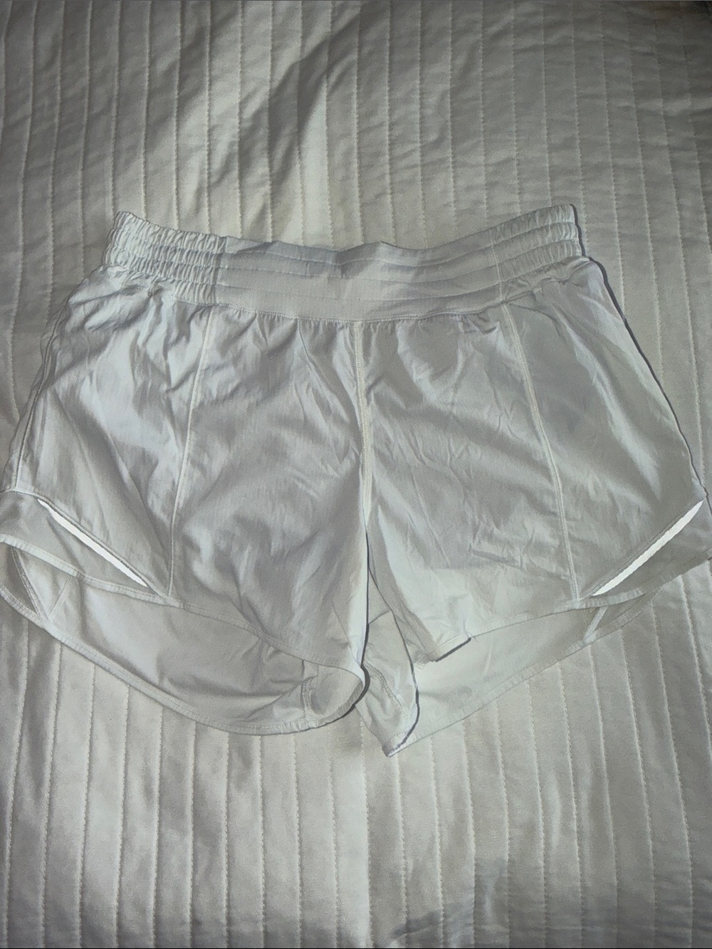 lululemon athletica White Hotty Hot HR 4 inch Shorts